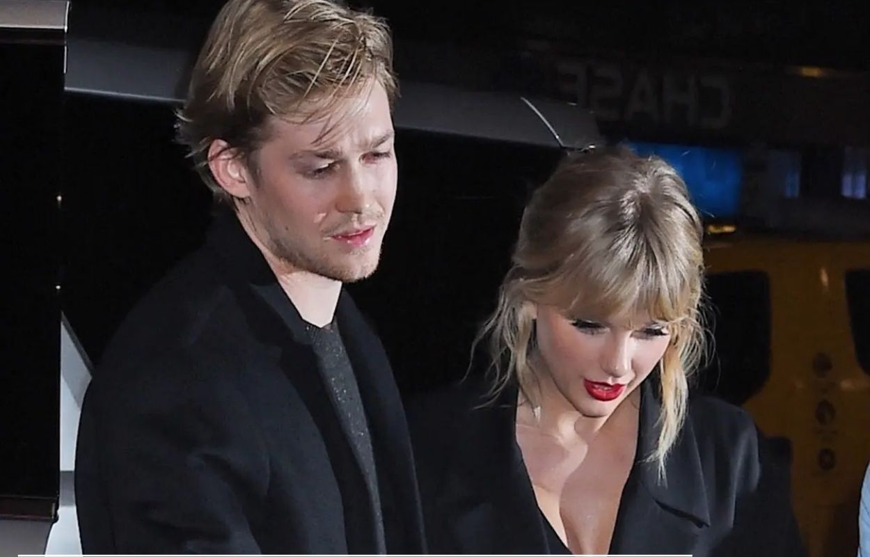 Taylor Swift And Joe Alwyn Were Spotted Ringless After Engagement Rumours