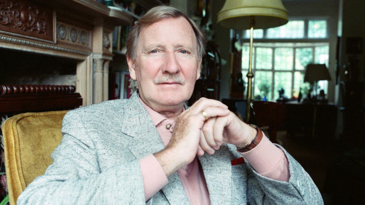 Leslie Phillips dead: Carry On star dies aged 98 - Daily Record