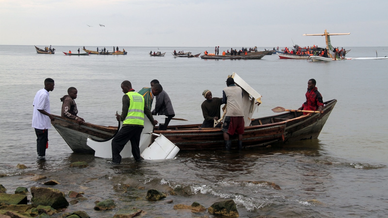 Passenger plane crashes in Tanzania's Lake Victoria, 19 dead | Top points |  World News - Hindustan Times